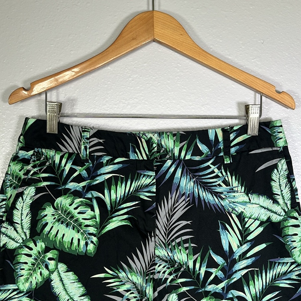Cynthia Rowley Tropical Leaf Print Shorts 10 | Resort Vacation summer casual - Picture 4 of 9